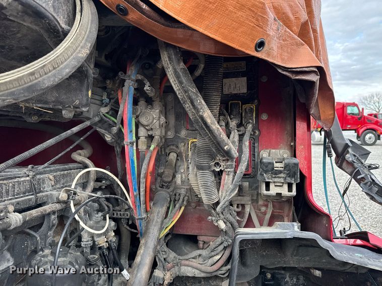 image for item DO0279 2020 Peterbilt 579 semi truck