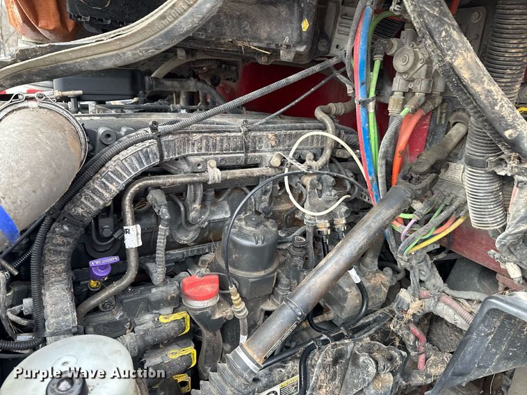 image for item DO0279 2020 Peterbilt 579 semi truck