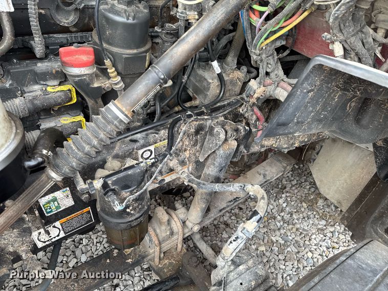 image for item DO0279 2020 Peterbilt 579 semi truck