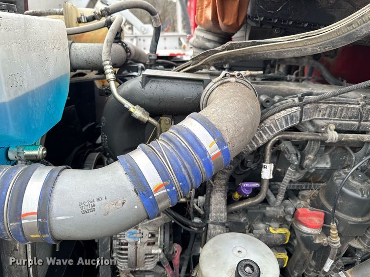 image for item DO0279 2020 Peterbilt 579 semi truck