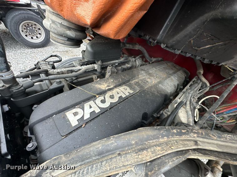 image for item DO0279 2020 Peterbilt 579 semi truck