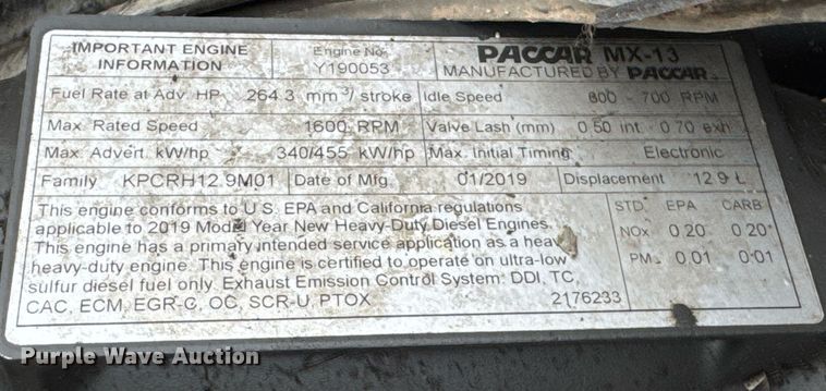 image for item DO0279 2020 Peterbilt 579 semi truck