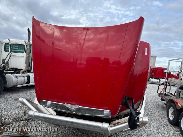 image for item DO0279 2020 Peterbilt 579 semi truck
