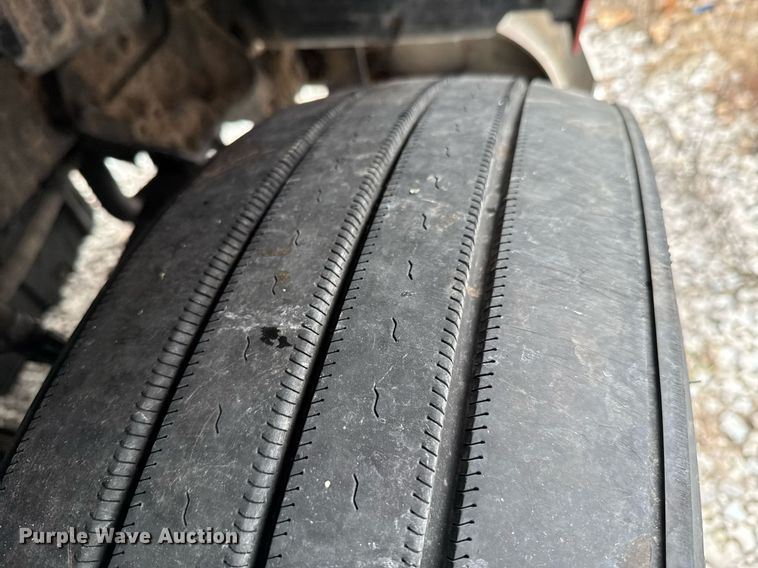 image for item DO0279 2020 Peterbilt 579 semi truck