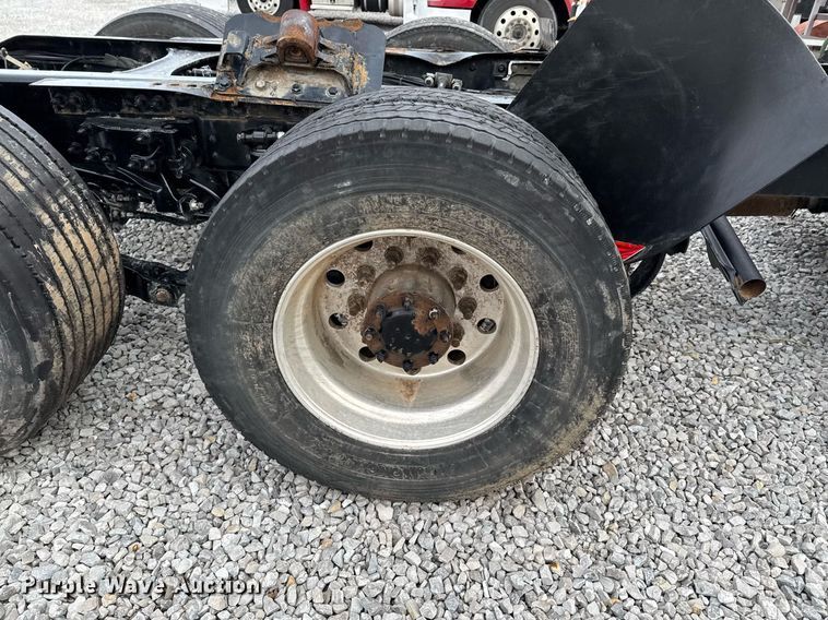 image for item DO0279 2020 Peterbilt 579 semi truck