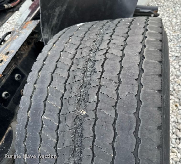 image for item DO0279 2020 Peterbilt 579 semi truck