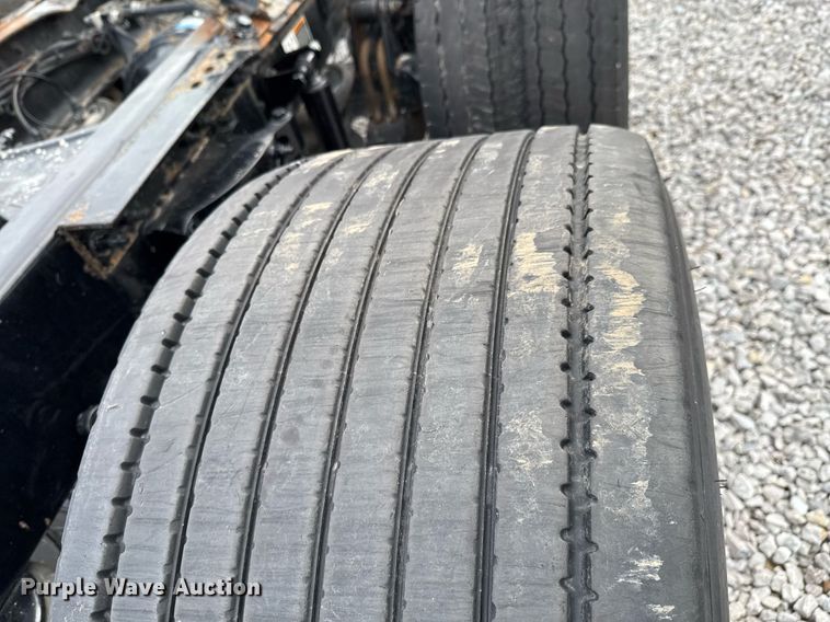 image for item DO0279 2020 Peterbilt 579 semi truck