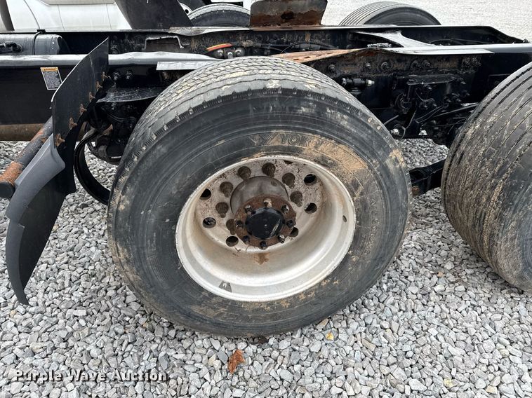 image for item DO0279 2020 Peterbilt 579 semi truck