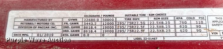 image for item DO0279 2020 Peterbilt 579 semi truck