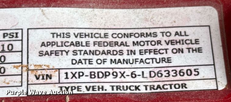 image for item DO0279 2020 Peterbilt 579 semi truck