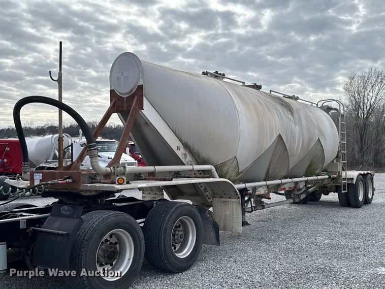 image for item DO0280 2000 Kraft P-41-1000 pneumatic dry bulk trailer