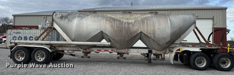image for item DO0280 2000 Kraft P-41-1000 pneumatic dry bulk trailer