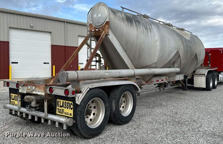 image for item DO0280 2000 Kraft P-41-1000 pneumatic dry bulk trailer