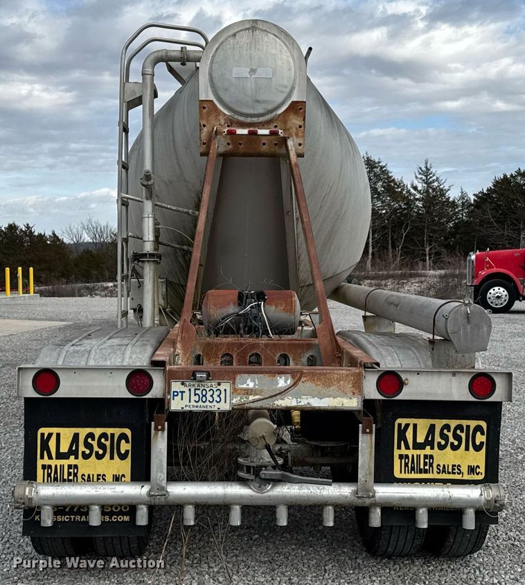 image for item DO0280 2000 Kraft P-41-1000 pneumatic dry bulk trailer