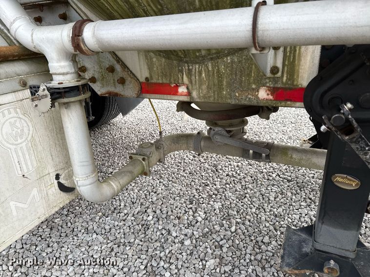 image for item DO0280 2000 Kraft P-41-1000 pneumatic dry bulk trailer