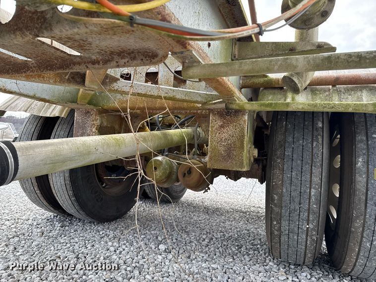 image for item DO0280 2000 Kraft P-41-1000 pneumatic dry bulk trailer