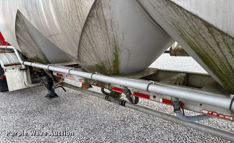 image for item DO0280 2000 Kraft P-41-1000 pneumatic dry bulk trailer