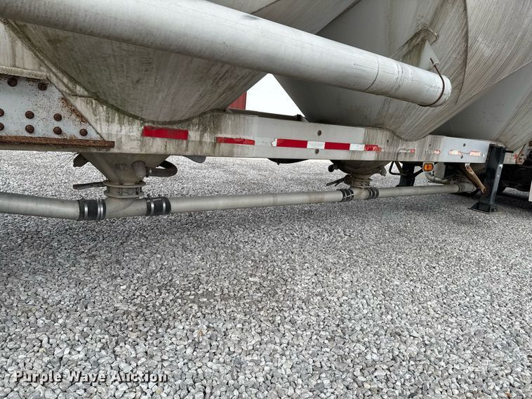 image for item DO0280 2000 Kraft P-41-1000 pneumatic dry bulk trailer