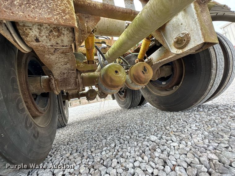 image for item DO0280 2000 Kraft P-41-1000 pneumatic dry bulk trailer