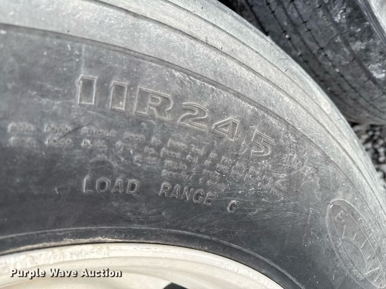 image for item DO0280 2000 Kraft P-41-1000 pneumatic dry bulk trailer