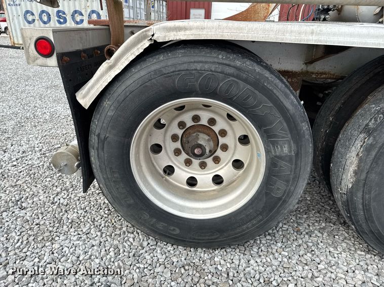 image for item DO0280 2000 Kraft P-41-1000 pneumatic dry bulk trailer