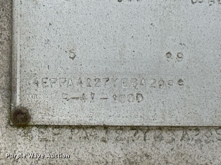 image for item DO0280 2000 Kraft P-41-1000 pneumatic dry bulk trailer