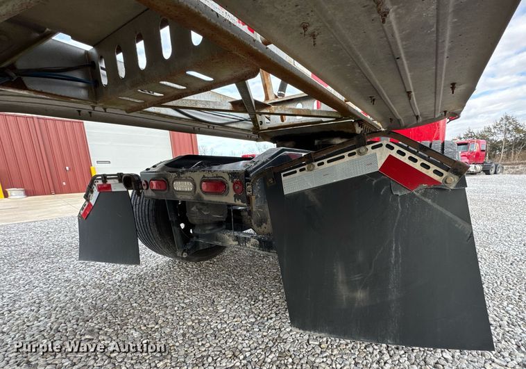 image for item DO0281 2017 Peterbilt 579 semi truck