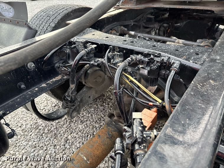 image for item DO0281 2017 Peterbilt 579 semi truck