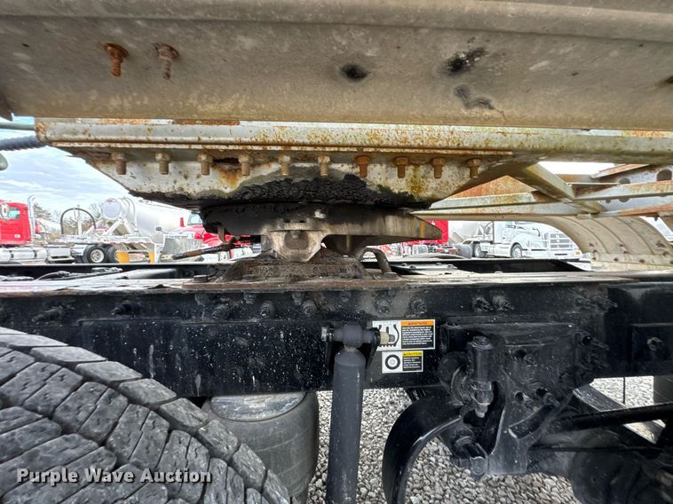 image for item DO0281 2017 Peterbilt 579 semi truck