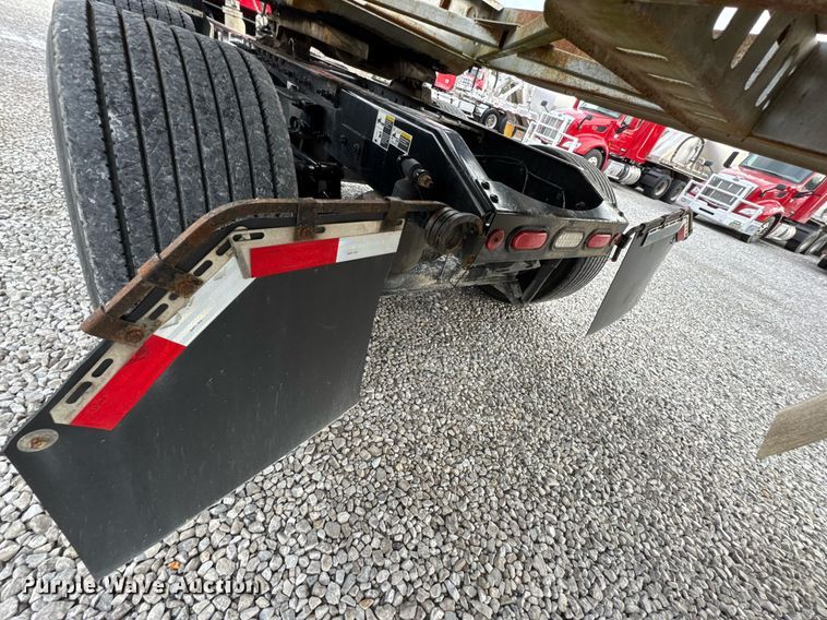 image for item DO0281 2017 Peterbilt 579 semi truck