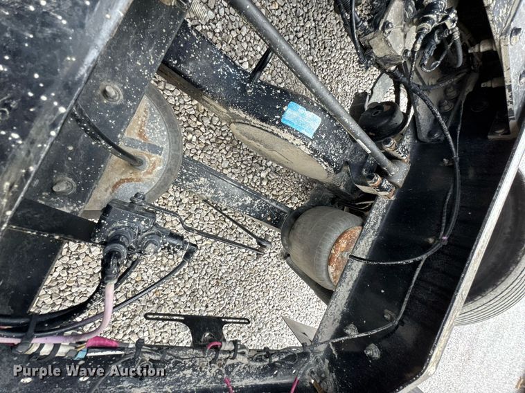 image for item DO0281 2017 Peterbilt 579 semi truck