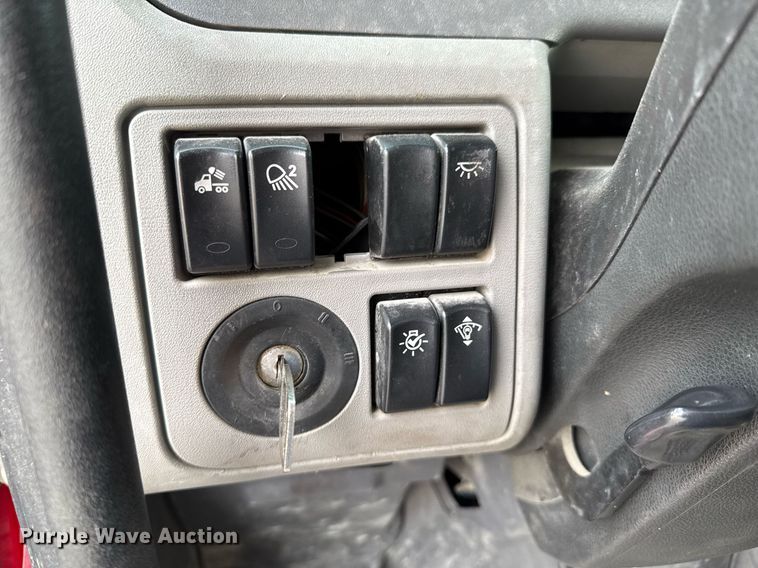 image for item DO0281 2017 Peterbilt 579 semi truck