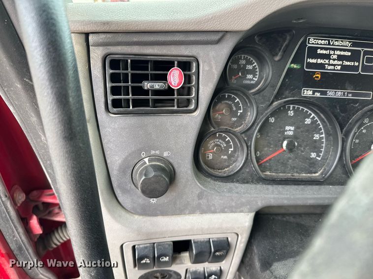 image for item DO0281 2017 Peterbilt 579 semi truck