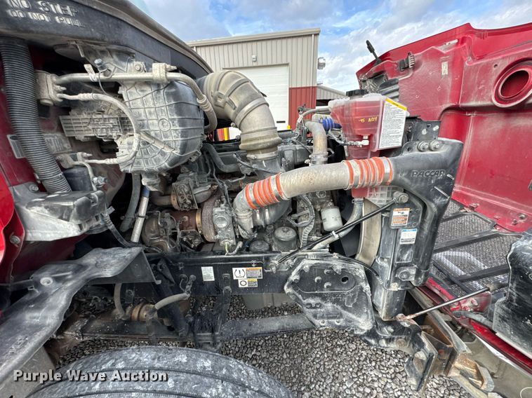 image for item DO0281 2017 Peterbilt 579 semi truck