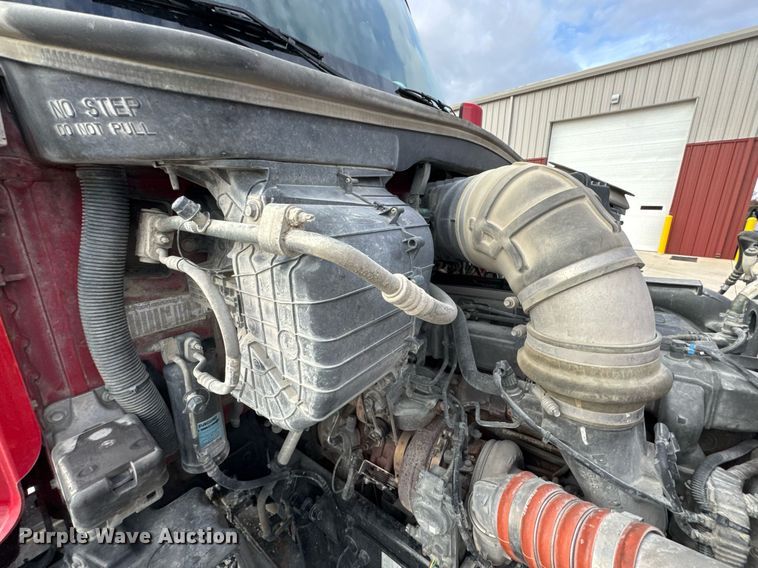 image for item DO0281 2017 Peterbilt 579 semi truck