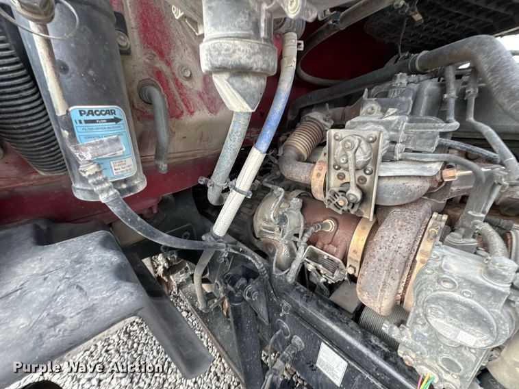 image for item DO0281 2017 Peterbilt 579 semi truck