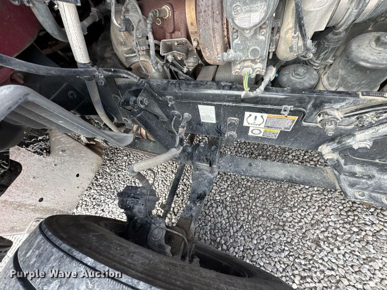 image for item DO0281 2017 Peterbilt 579 semi truck