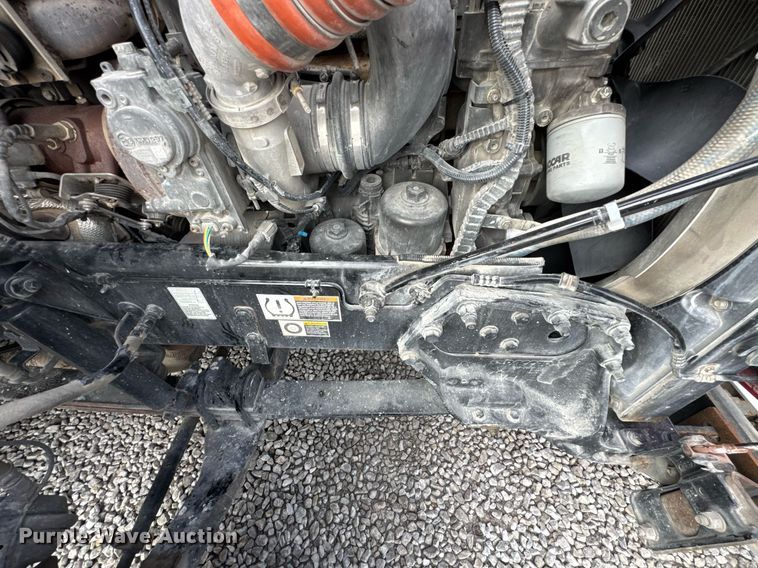 image for item DO0281 2017 Peterbilt 579 semi truck