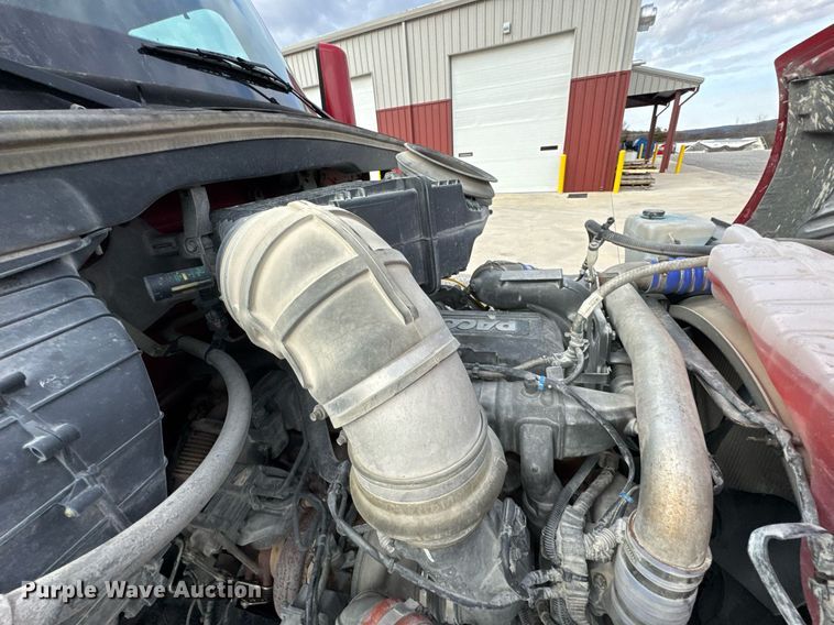 image for item DO0281 2017 Peterbilt 579 semi truck