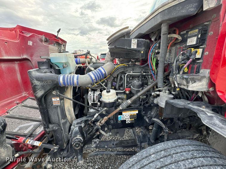 image for item DO0281 2017 Peterbilt 579 semi truck