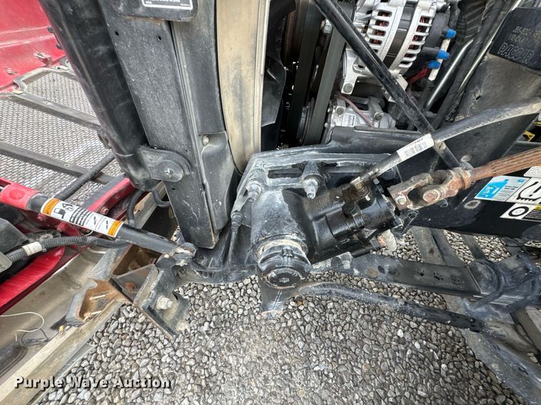 image for item DO0281 2017 Peterbilt 579 semi truck