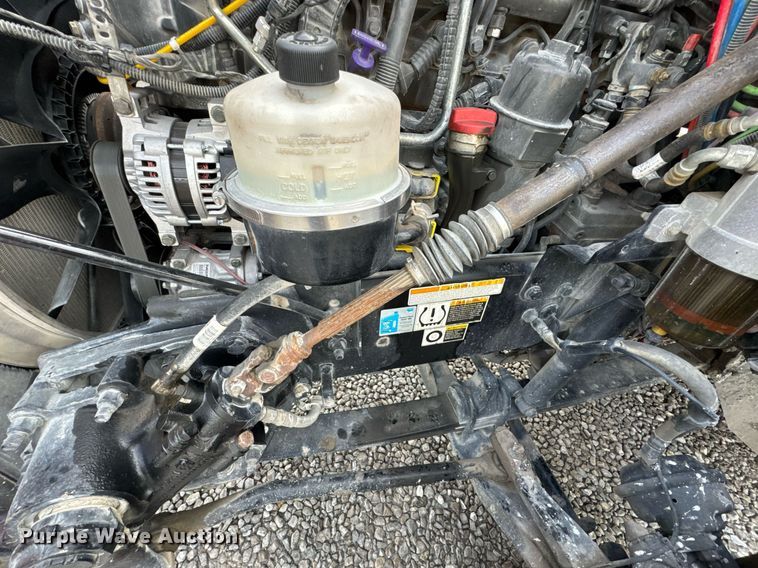 image for item DO0281 2017 Peterbilt 579 semi truck