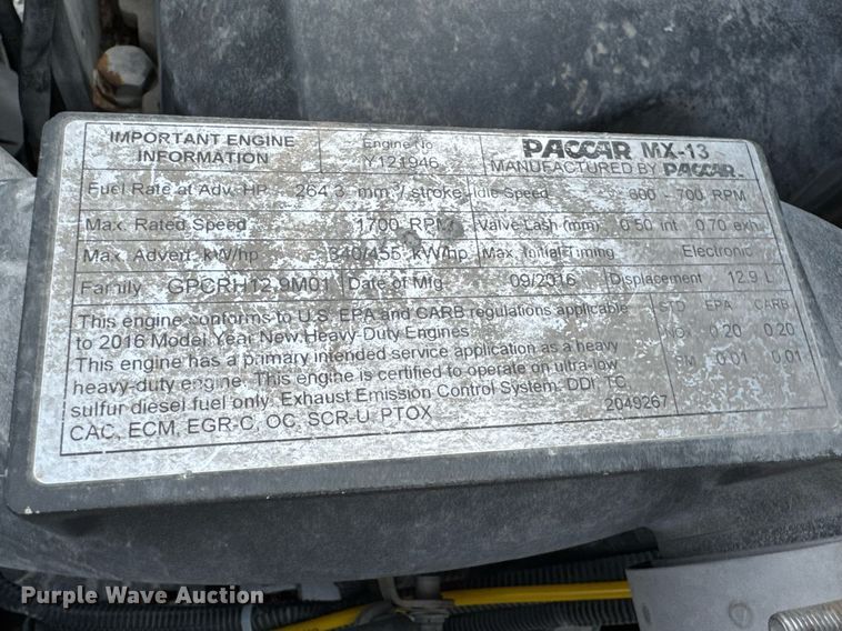 image for item DO0281 2017 Peterbilt 579 semi truck