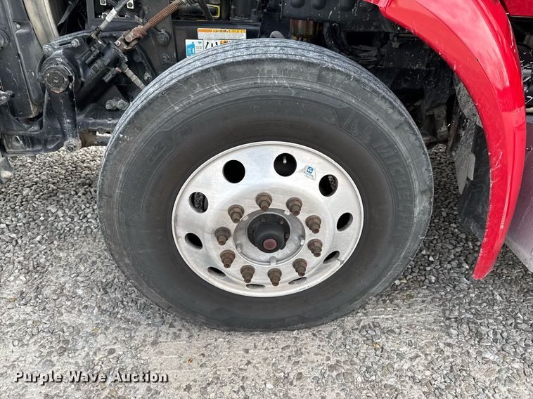 image for item DO0281 2017 Peterbilt 579 semi truck