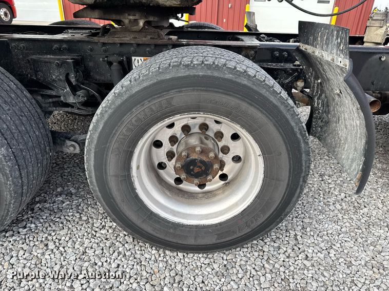 image for item DO0281 2017 Peterbilt 579 semi truck