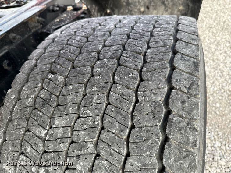 image for item DO0281 2017 Peterbilt 579 semi truck