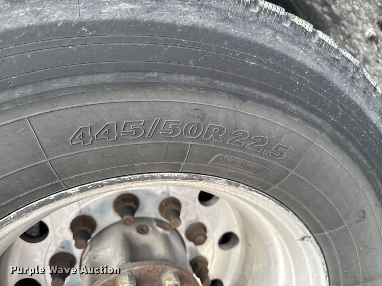 image for item DO0281 2017 Peterbilt 579 semi truck