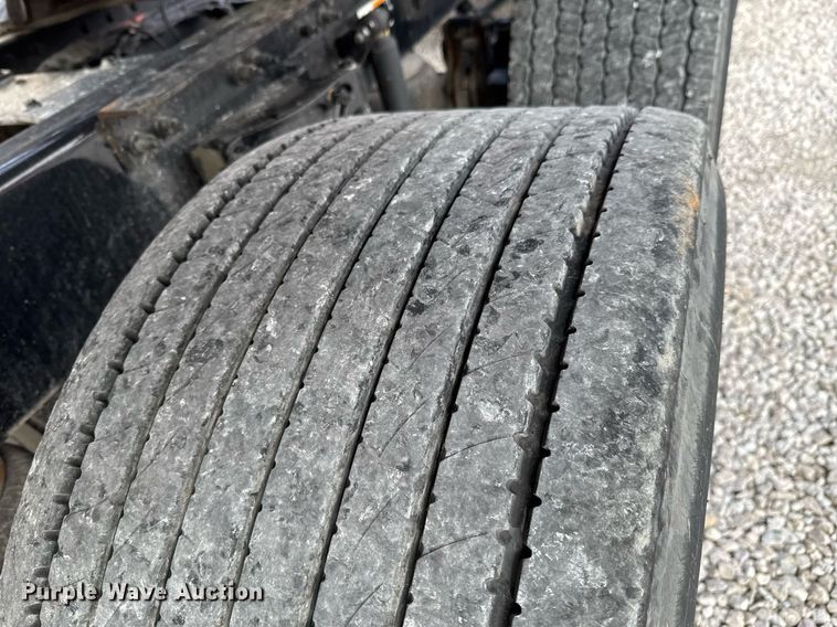 image for item DO0281 2017 Peterbilt 579 semi truck