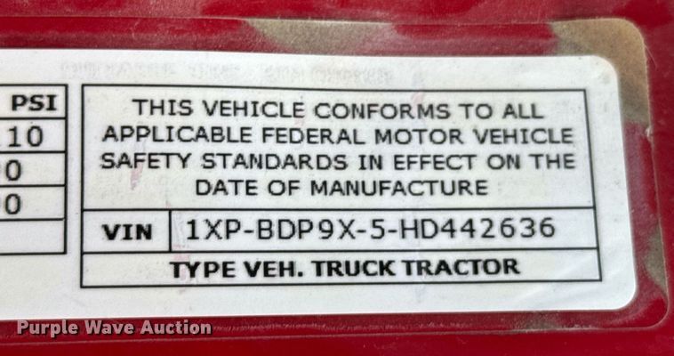 image for item DO0281 2017 Peterbilt 579 semi truck