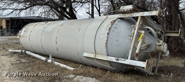 image for item DO0377 Free Flow cement silo